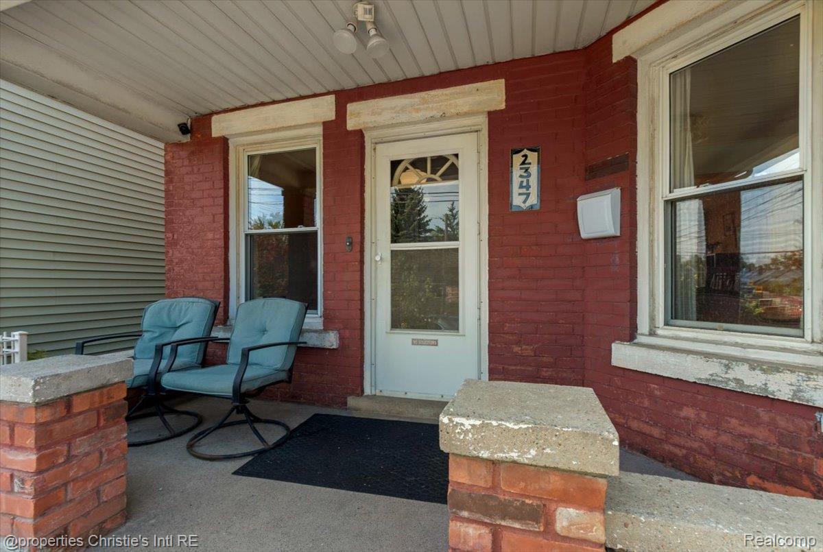 2347 Clark Street Property Photo 4