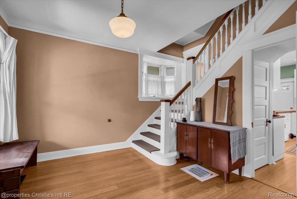2347 Clark Street Property Photo 6