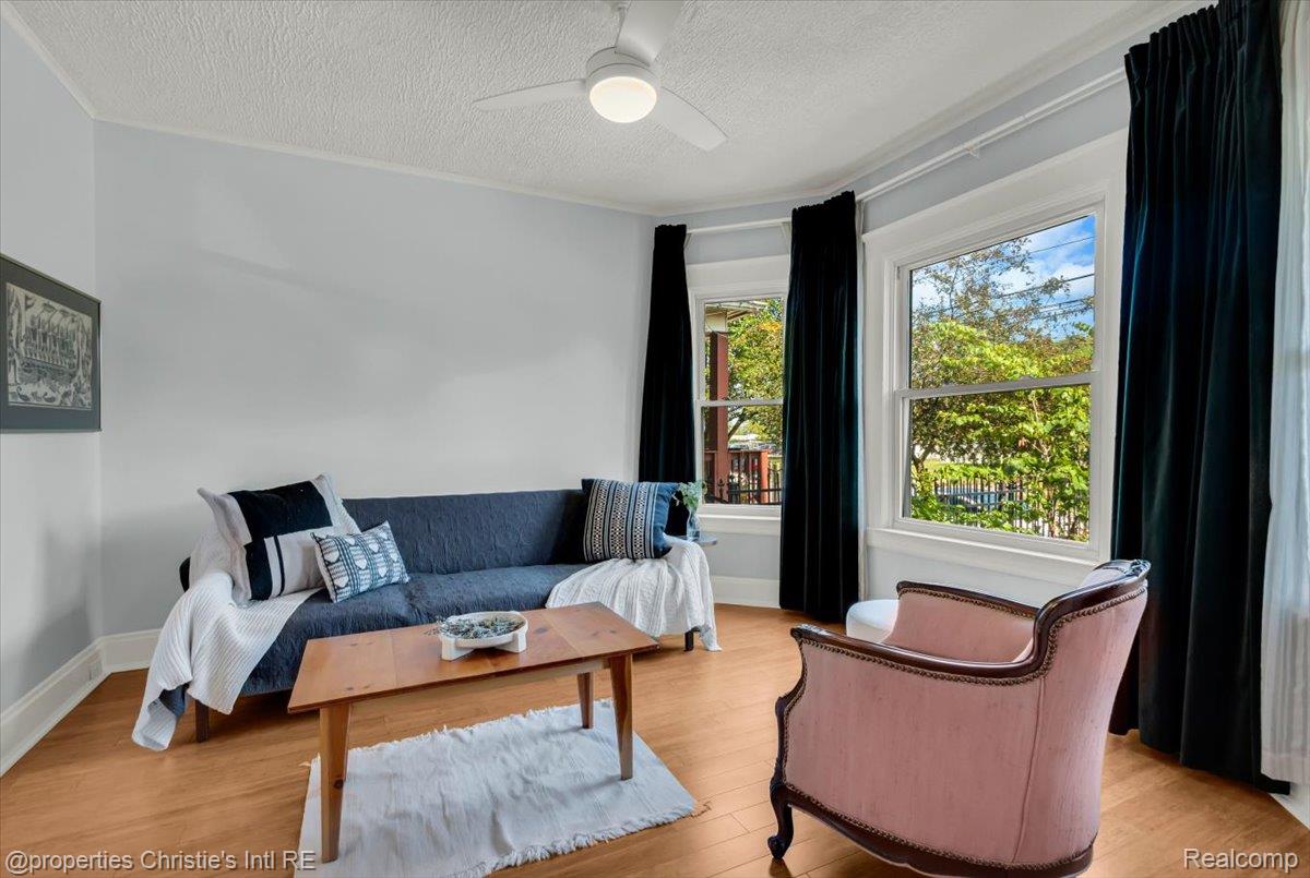2347 Clark Street Property Photo 7