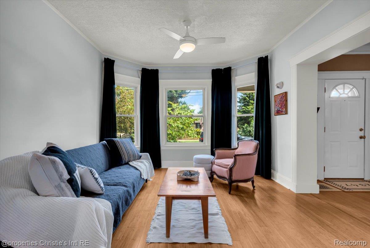 2347 Clark Street Property Photo 8
