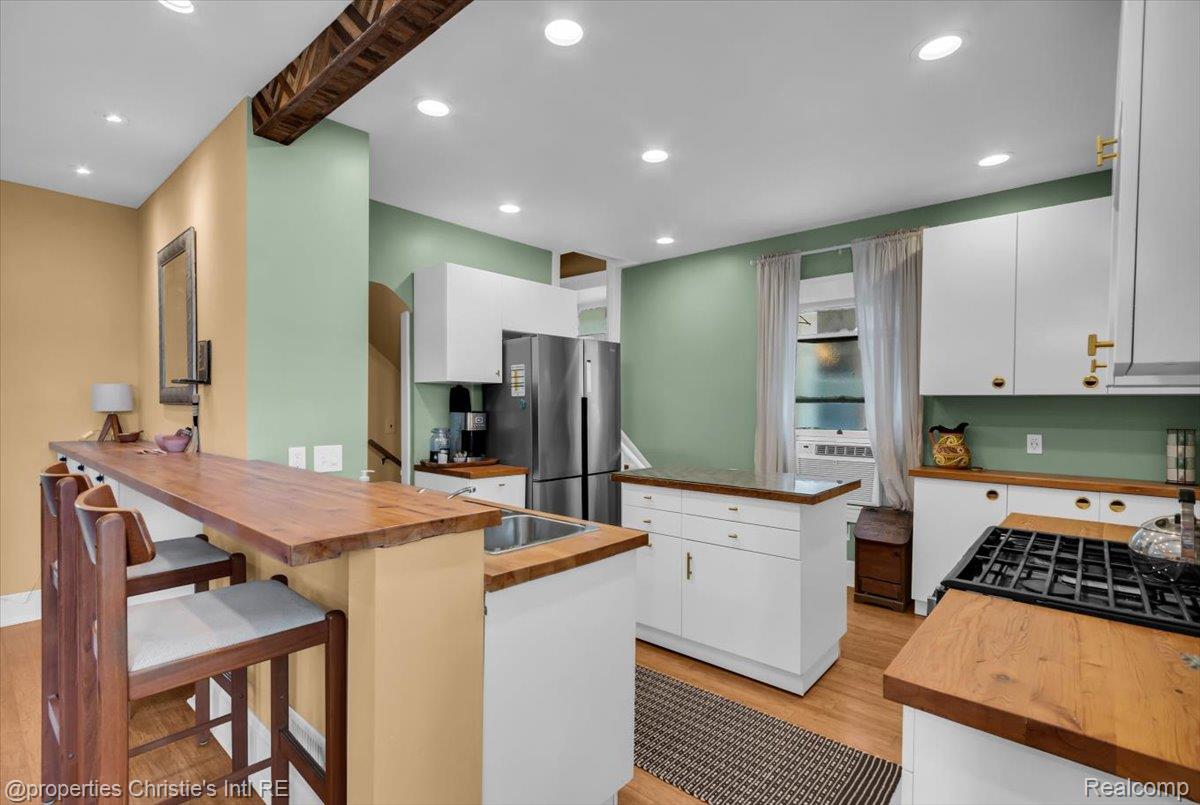 2347 Clark Street Property Photo 10