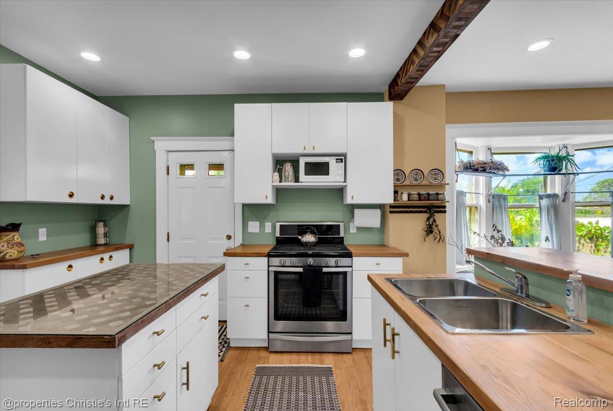 2347 Clark Street Property Photo 13