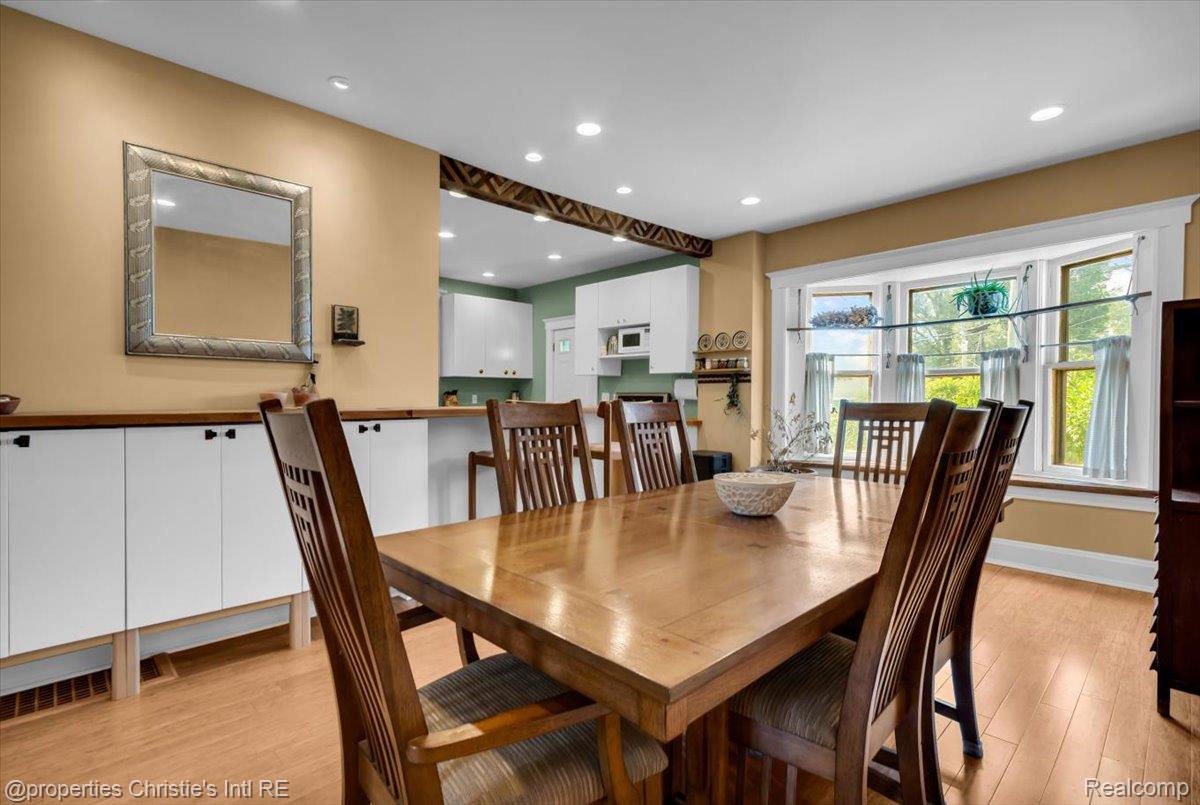 2347 Clark Street Property Photo 16
