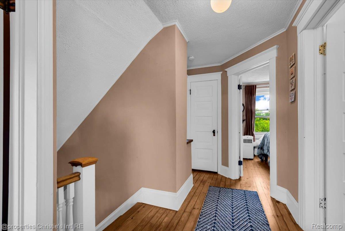 2347 Clark Street Property Photo 18