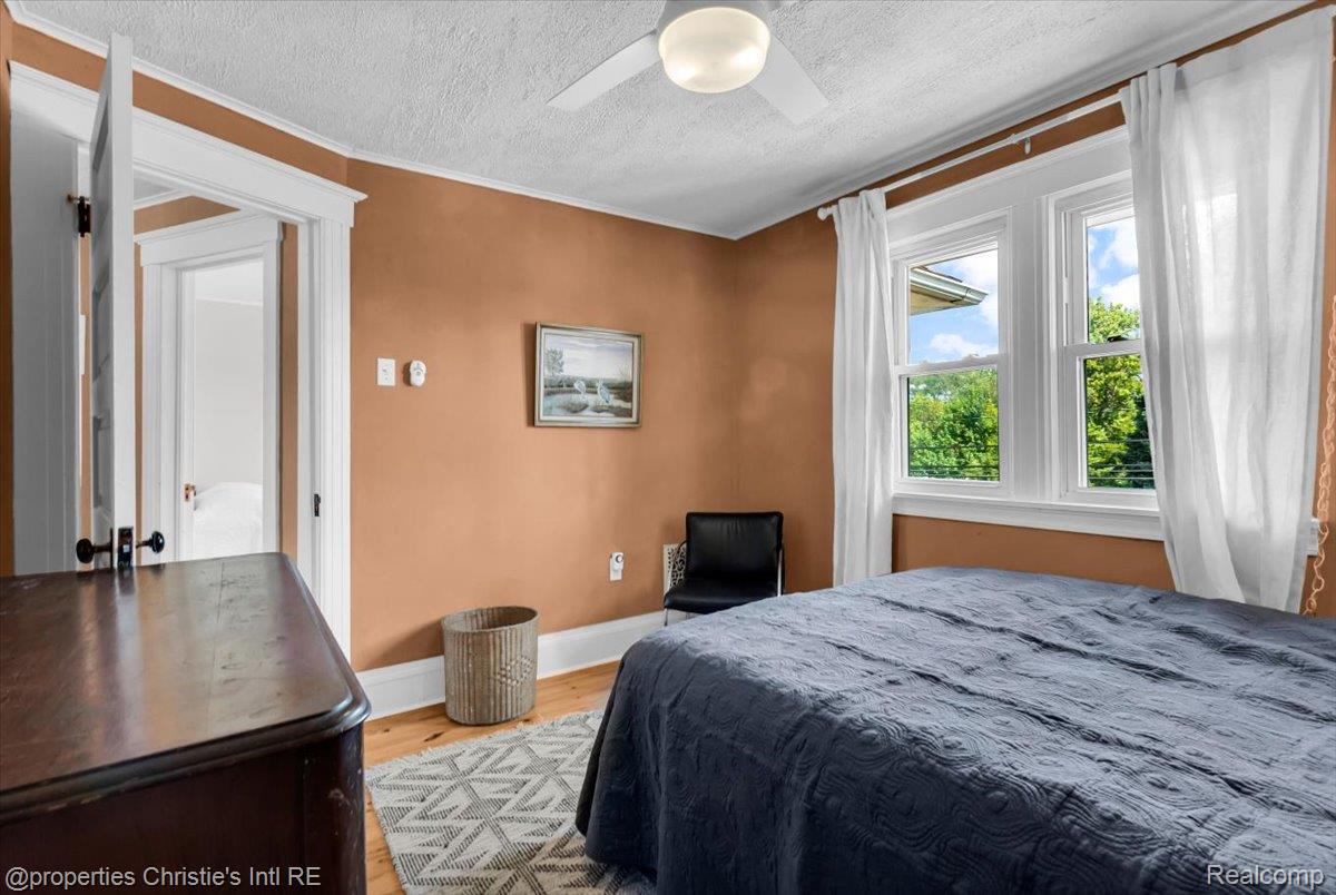 2347 Clark Street Property Photo 20