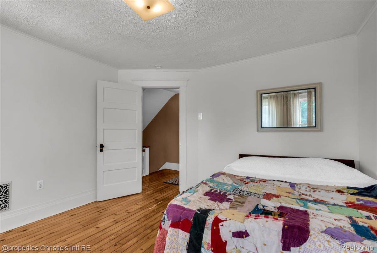 2347 Clark Street Property Photo 22