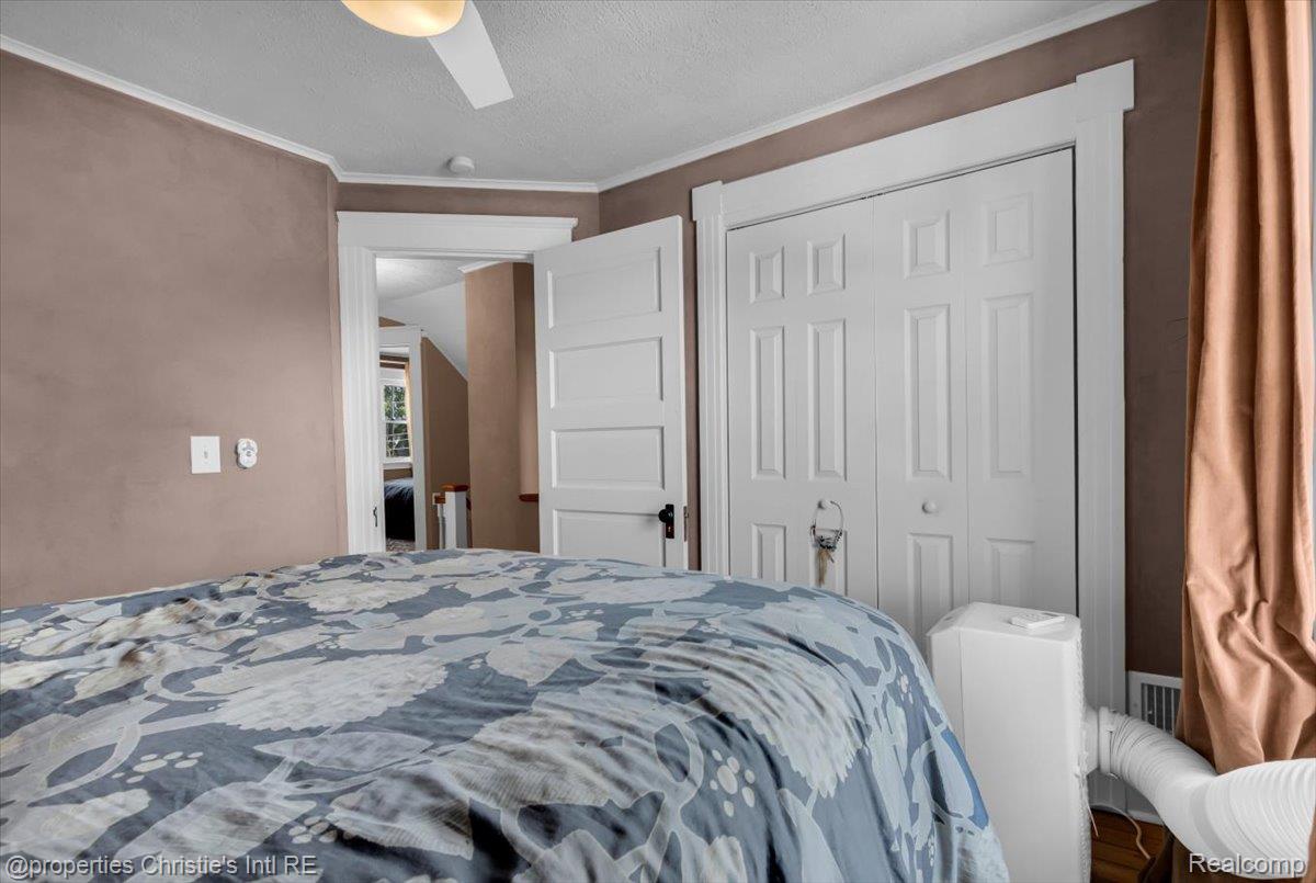 2347 Clark Street Property Photo 24