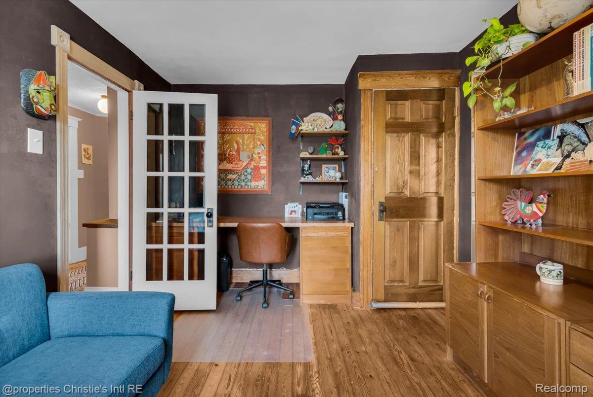 2347 Clark Street Property Photo 28