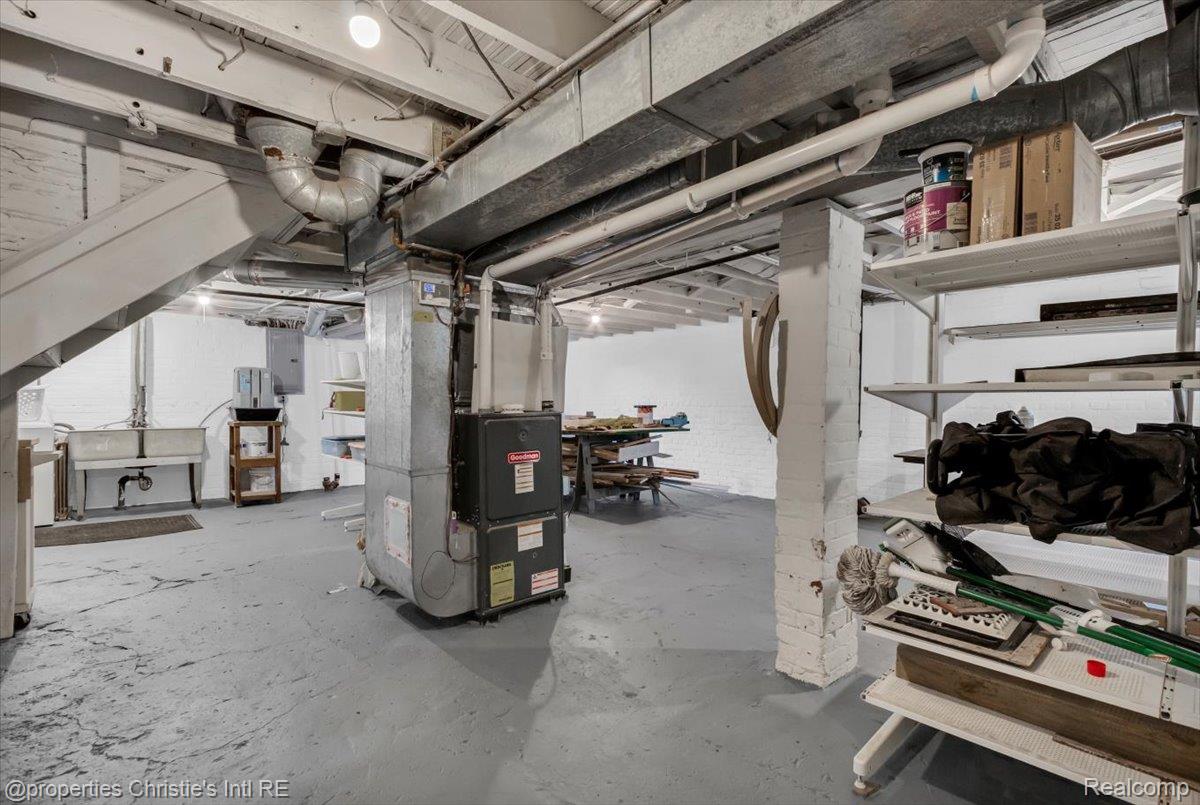 2347 Clark Street Property Photo 29