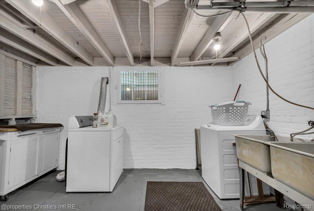 2347 Clark Street Property Photo 31