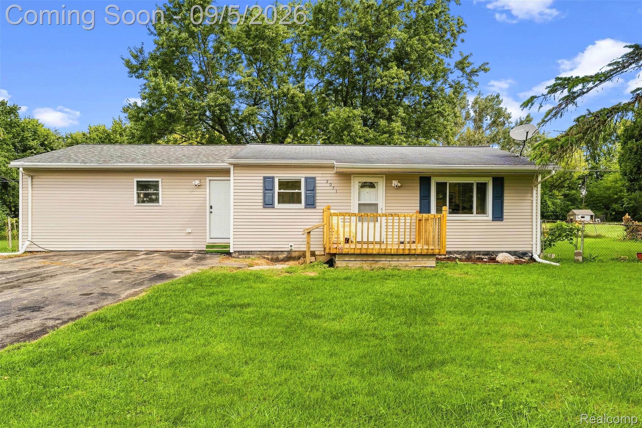 2071 E Dodge Road Property Photo 2