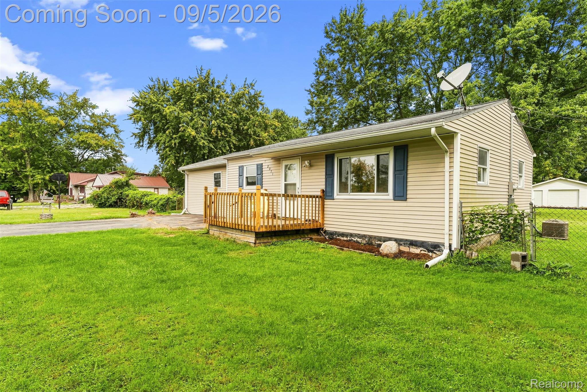 2071 E Dodge Road Property Photo 3