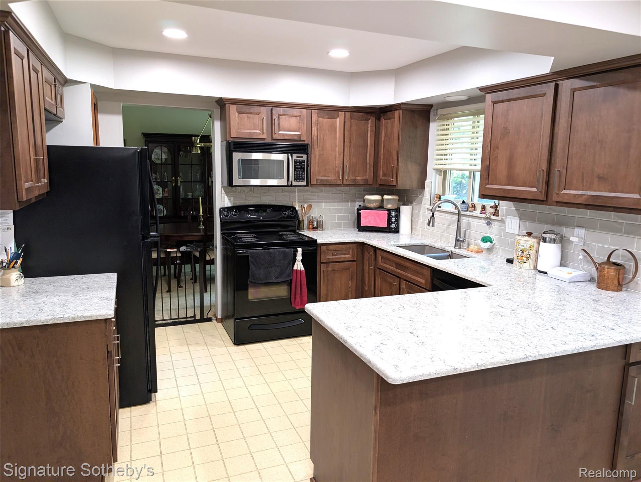 5303 Woodrun Drive Property Photo 5