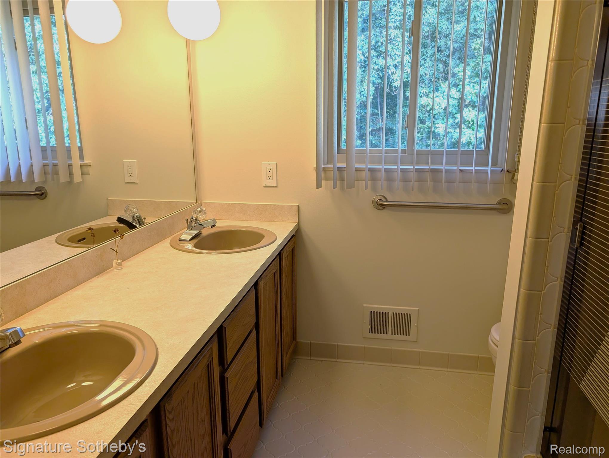 5303 Woodrun Drive Property Photo 16