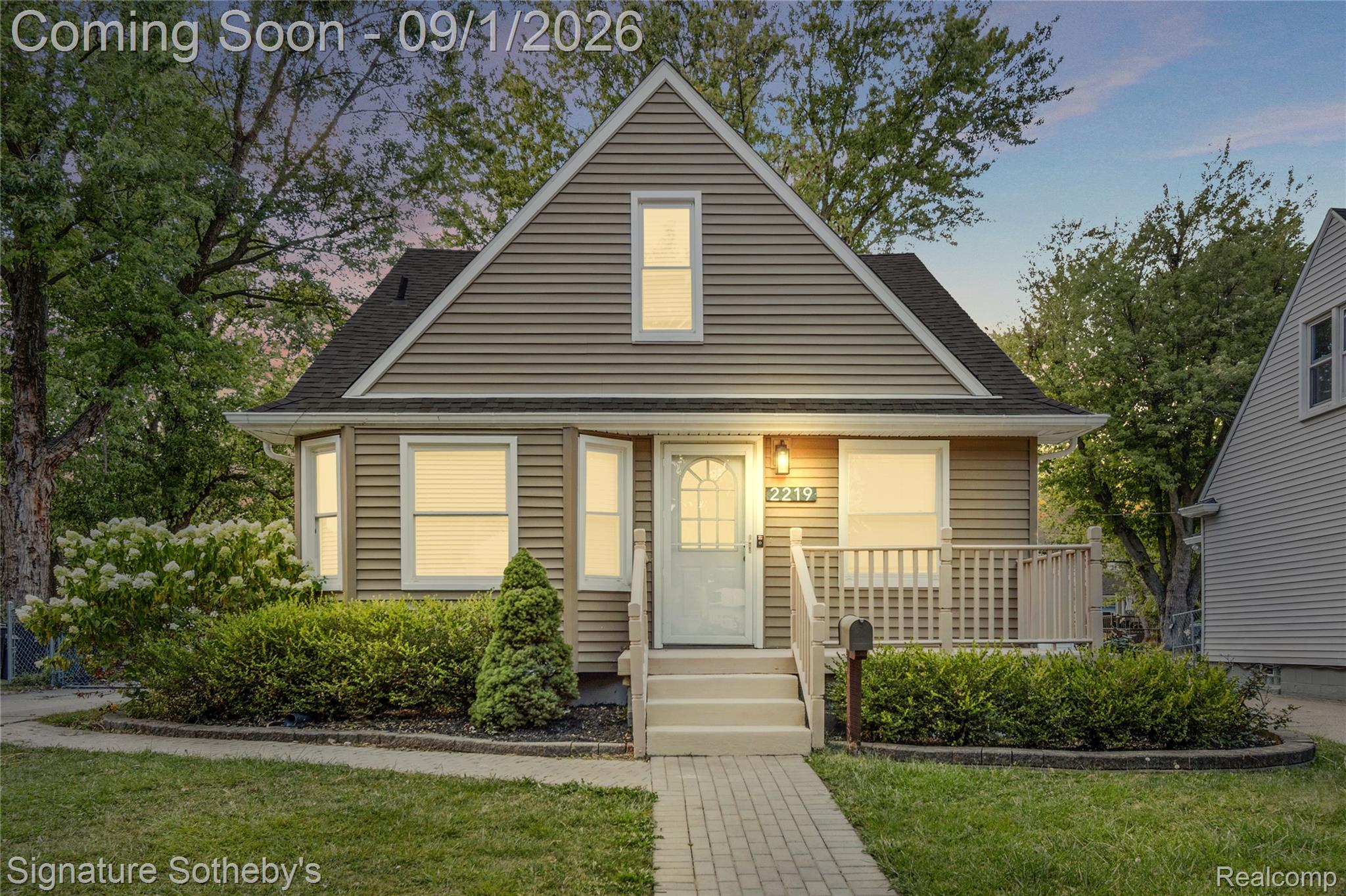 2219 Royal Avenue Property Photo 1