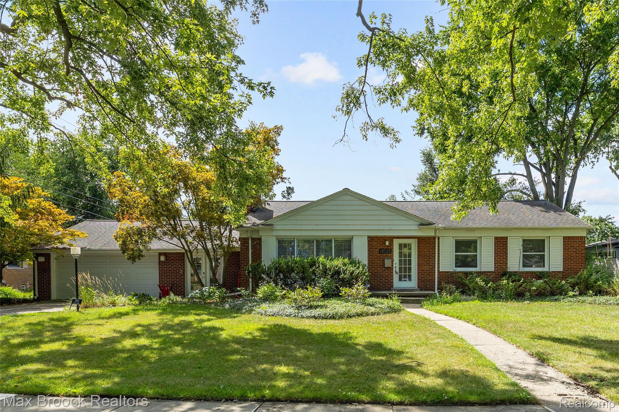18135 Kinross Avenue Property Photo 1