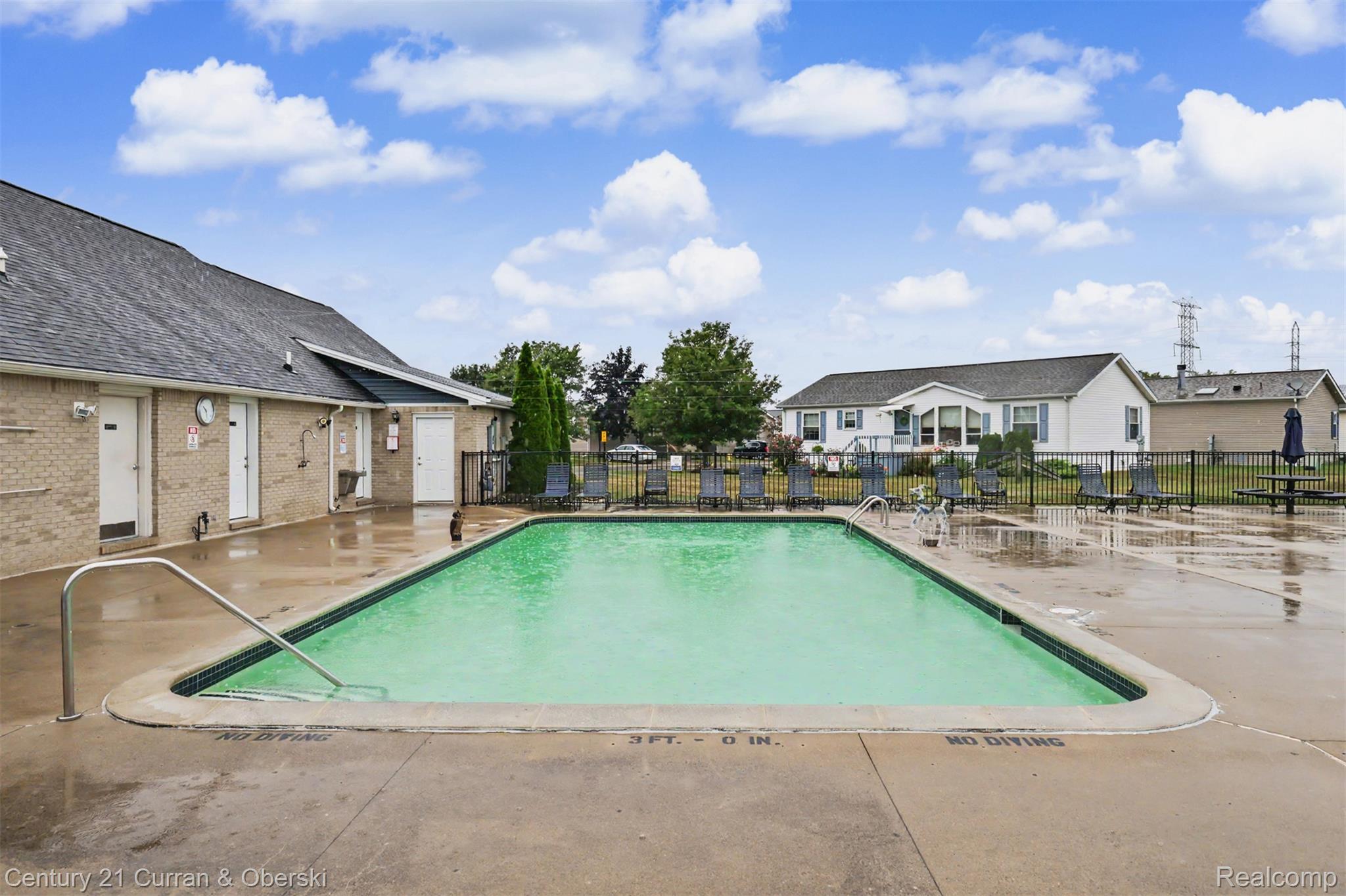 24519 Manchester Property Photo 2