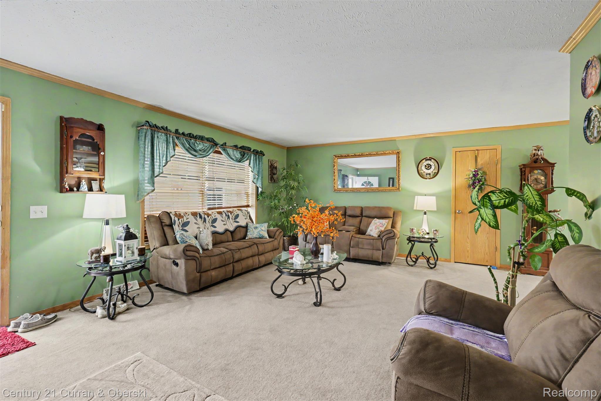 24519 Manchester Property Photo 3