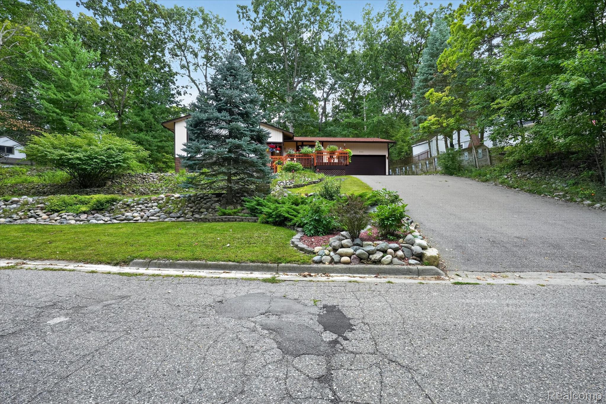 5001 Mohawk Avenue Property Photo 3