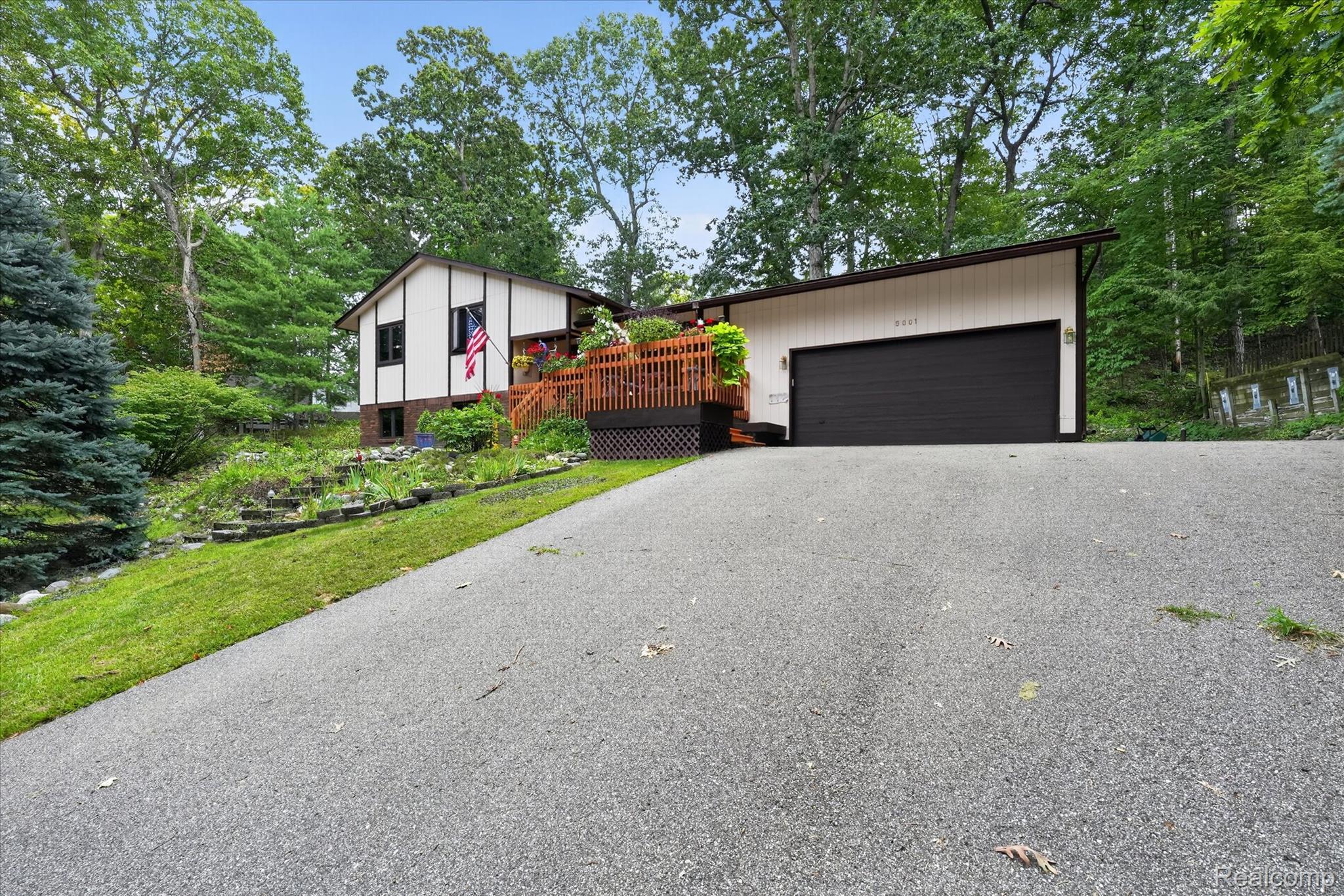 5001 Mohawk Avenue Property Photo 4