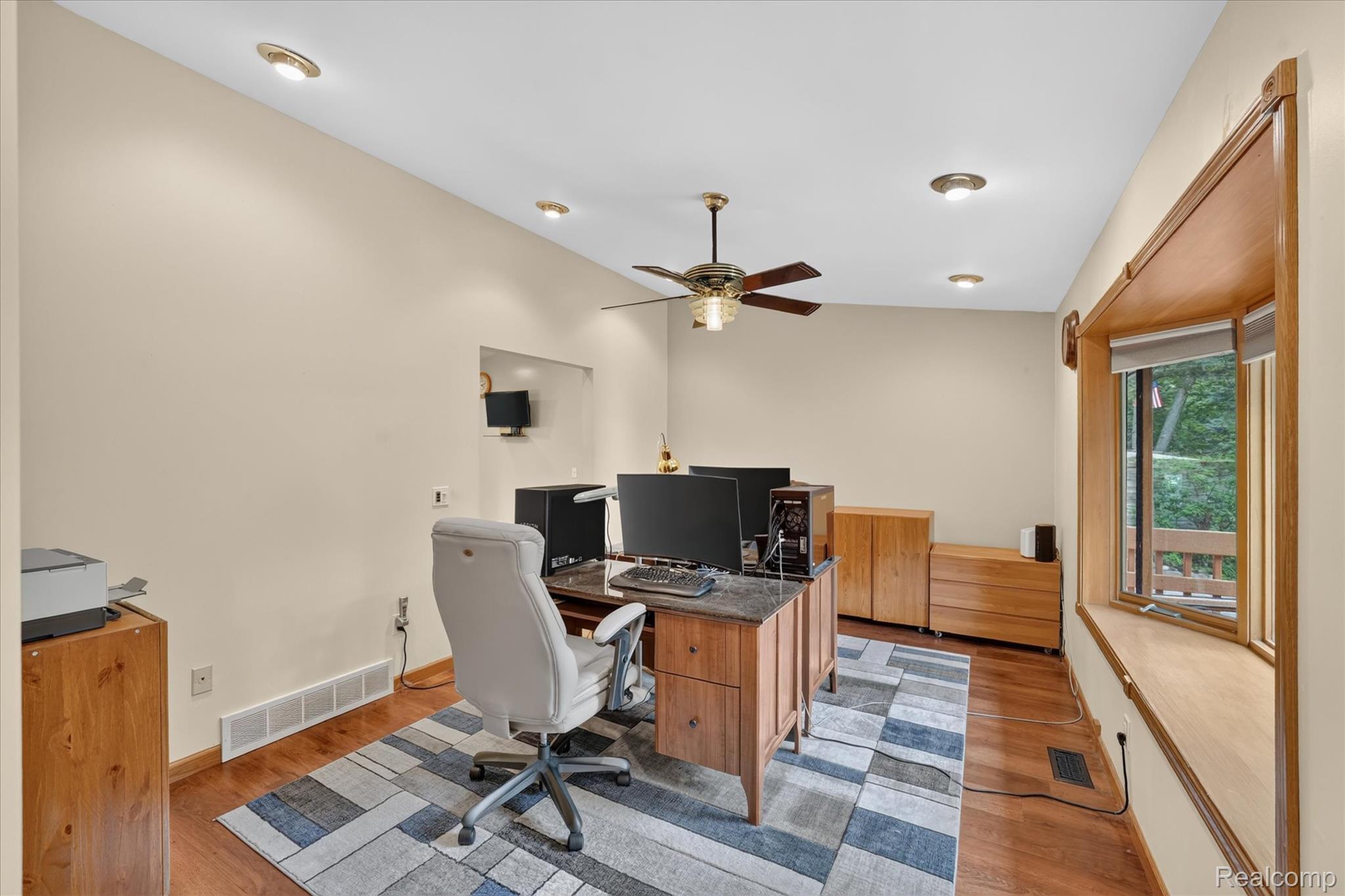 5001 Mohawk Avenue Property Photo 8