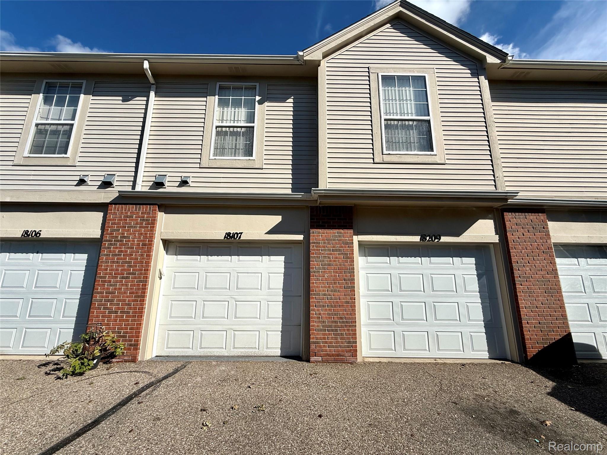 18107 Chesapeake Circle Property Photo 2