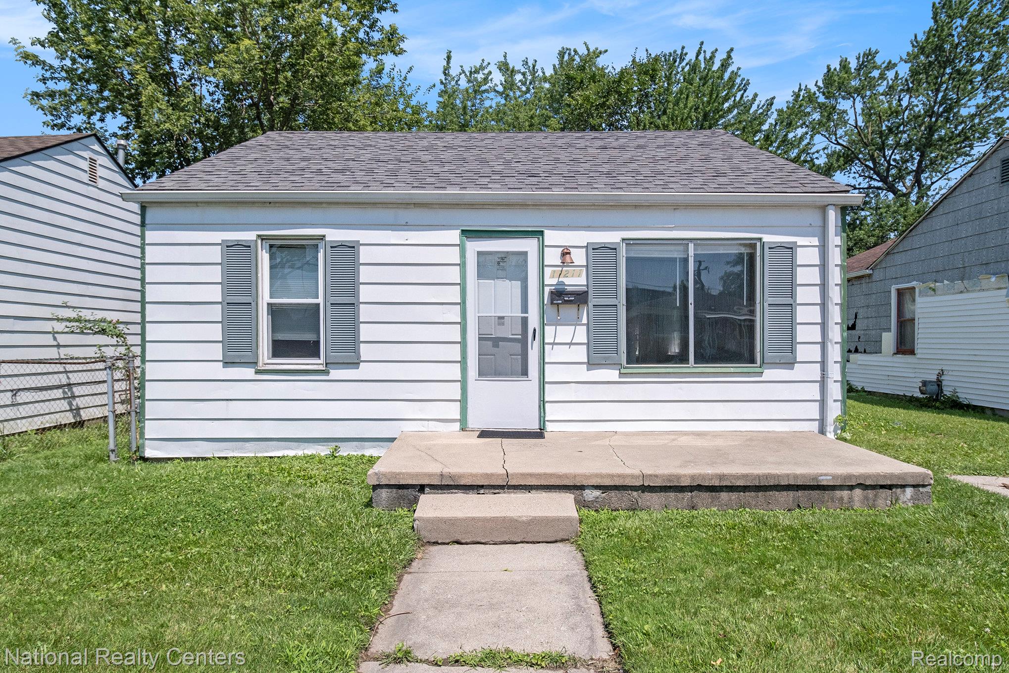 11211 Chalmers Avenue Property Photo 1