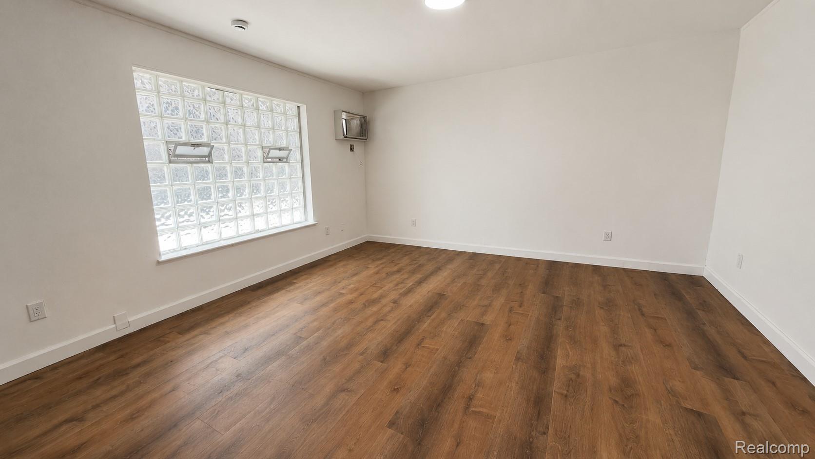 11360 Wyoming Avenue 4 Property Photo 2