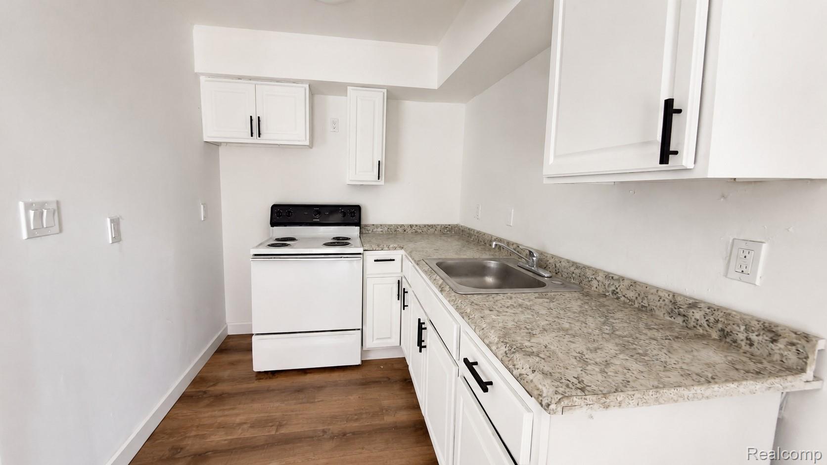 11360 Wyoming Avenue 4 Property Photo 6