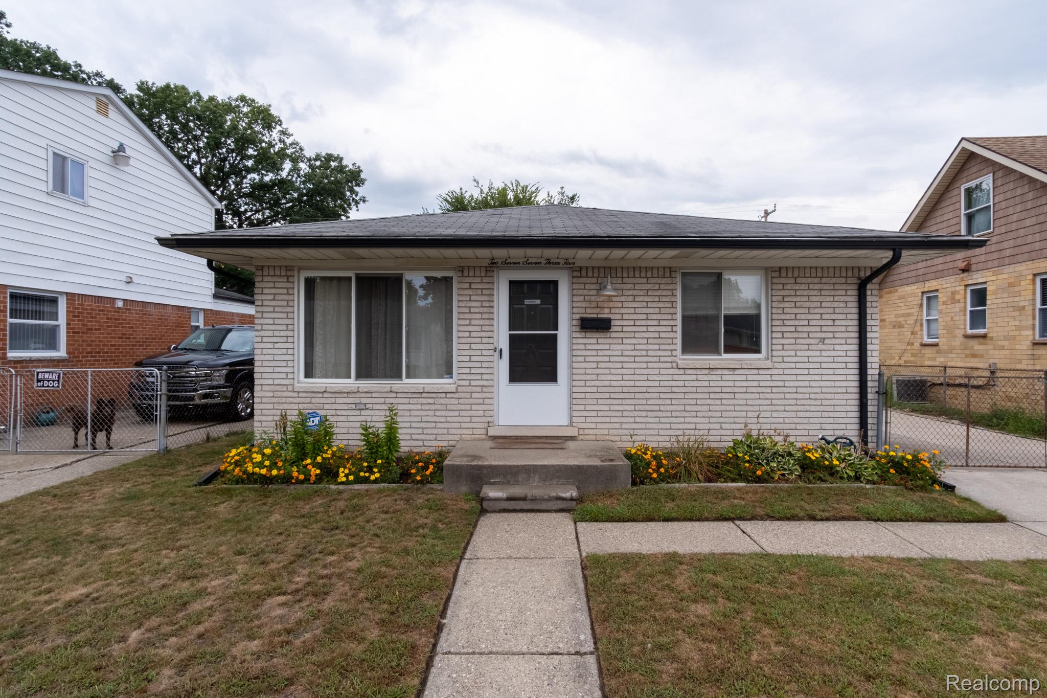 27735 Osmun Street Property Photo 1