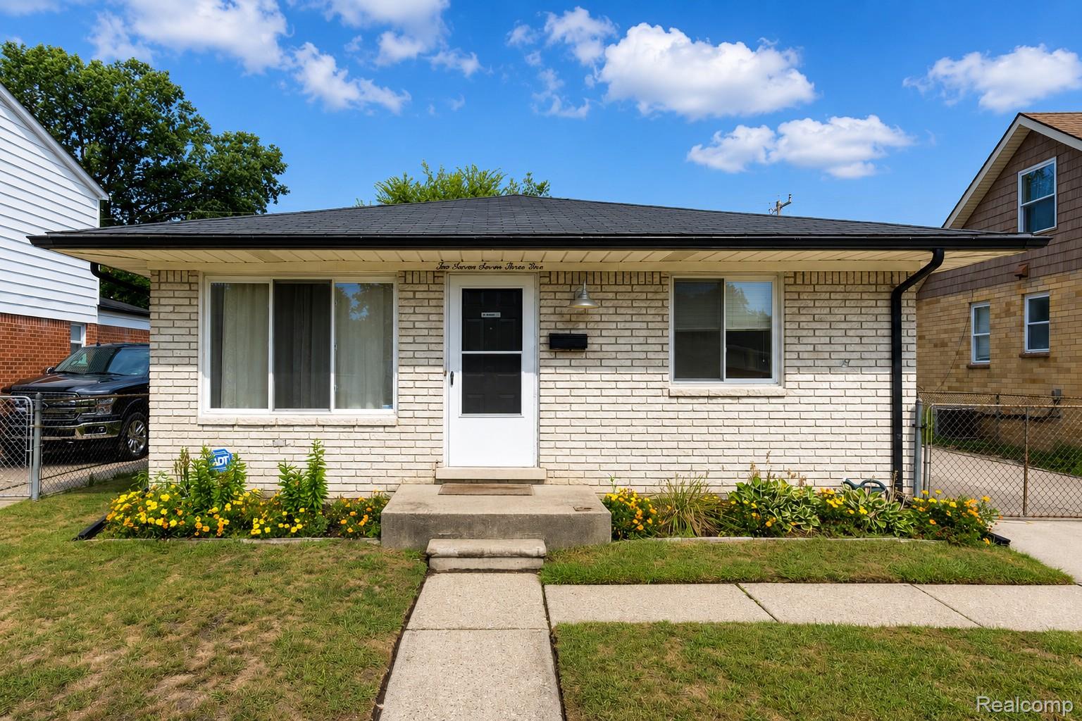 27735 Osmun Street Property Photo 1