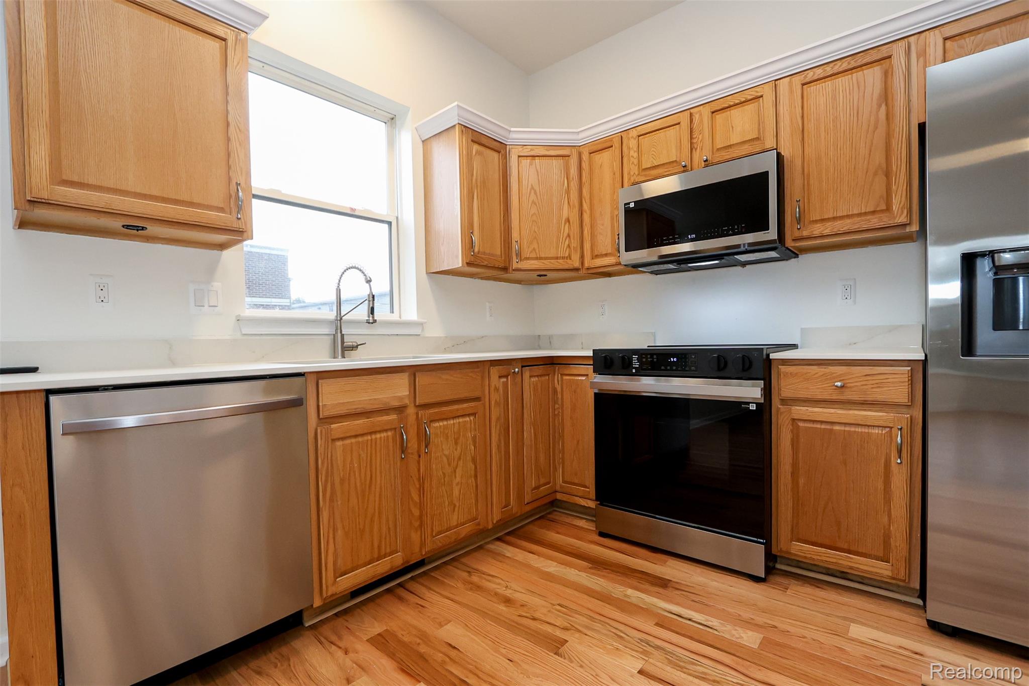 52 W Bethune Street Property Photo 10