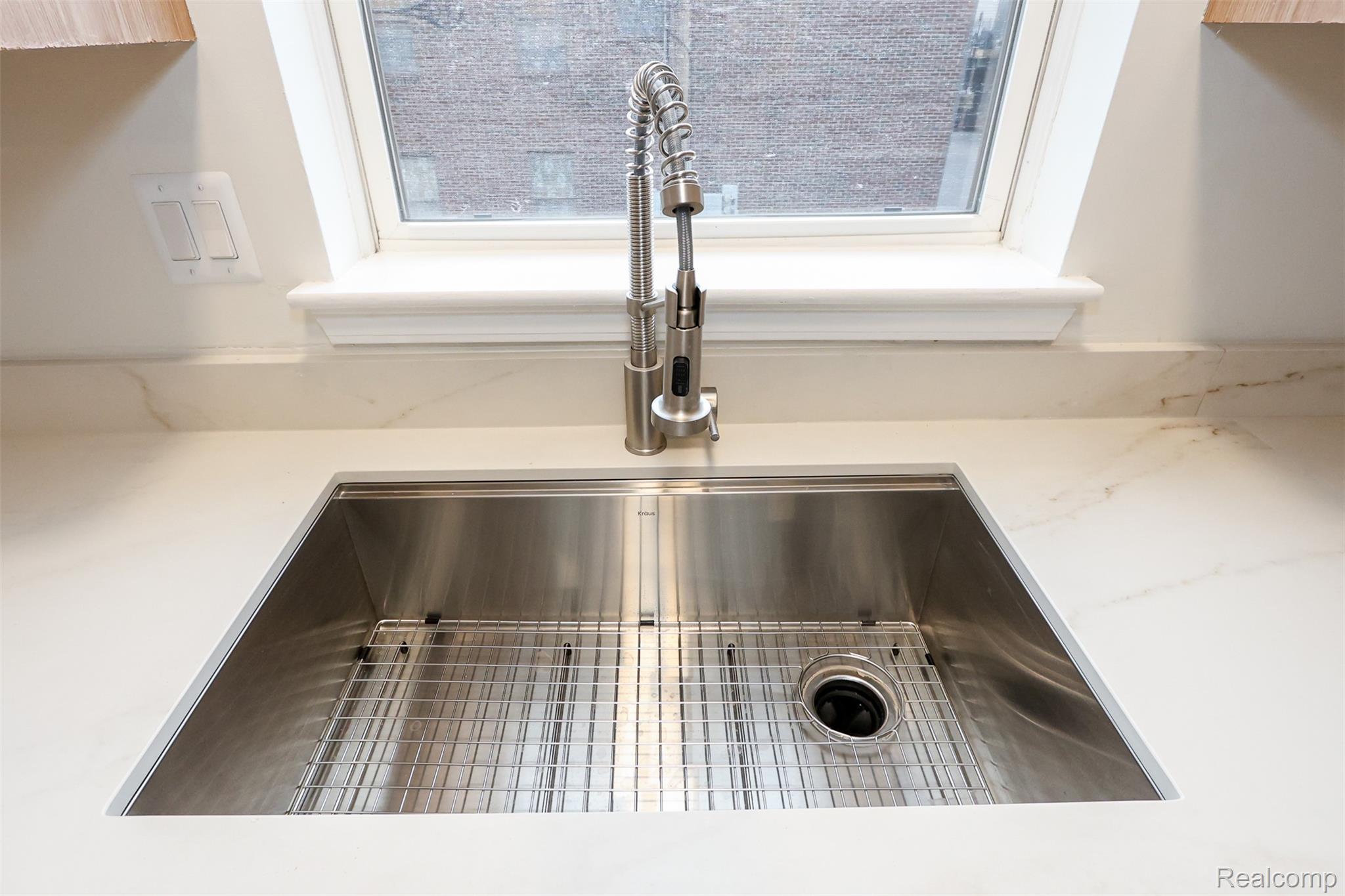 52 W Bethune Street Property Photo 11