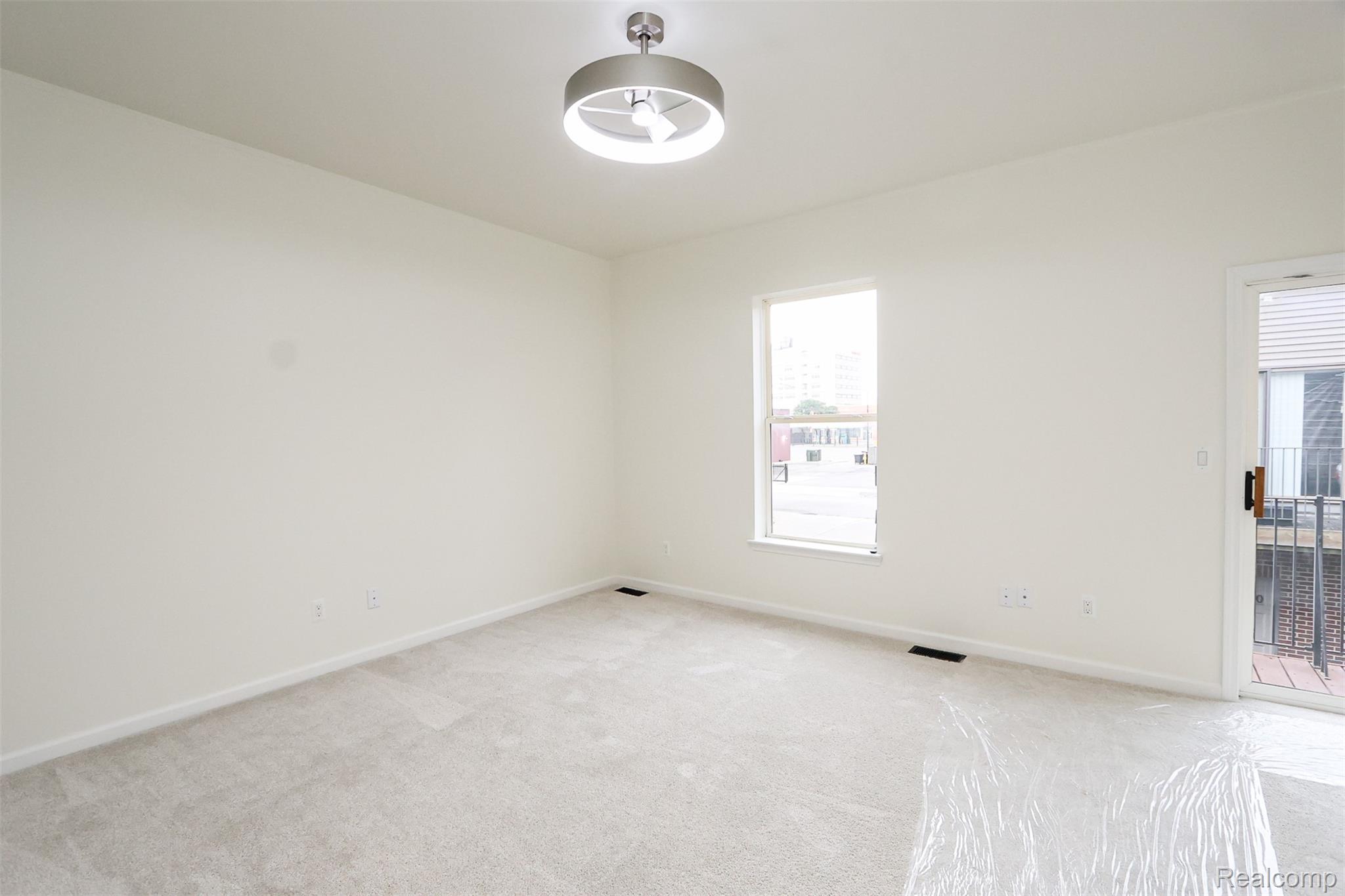 52 W Bethune Street Property Photo 15