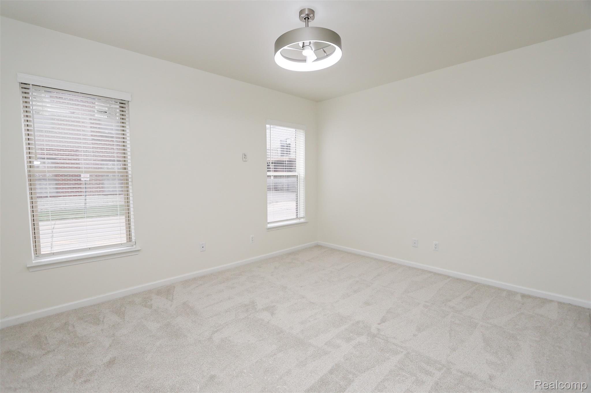 52 W Bethune Street Property Photo 35