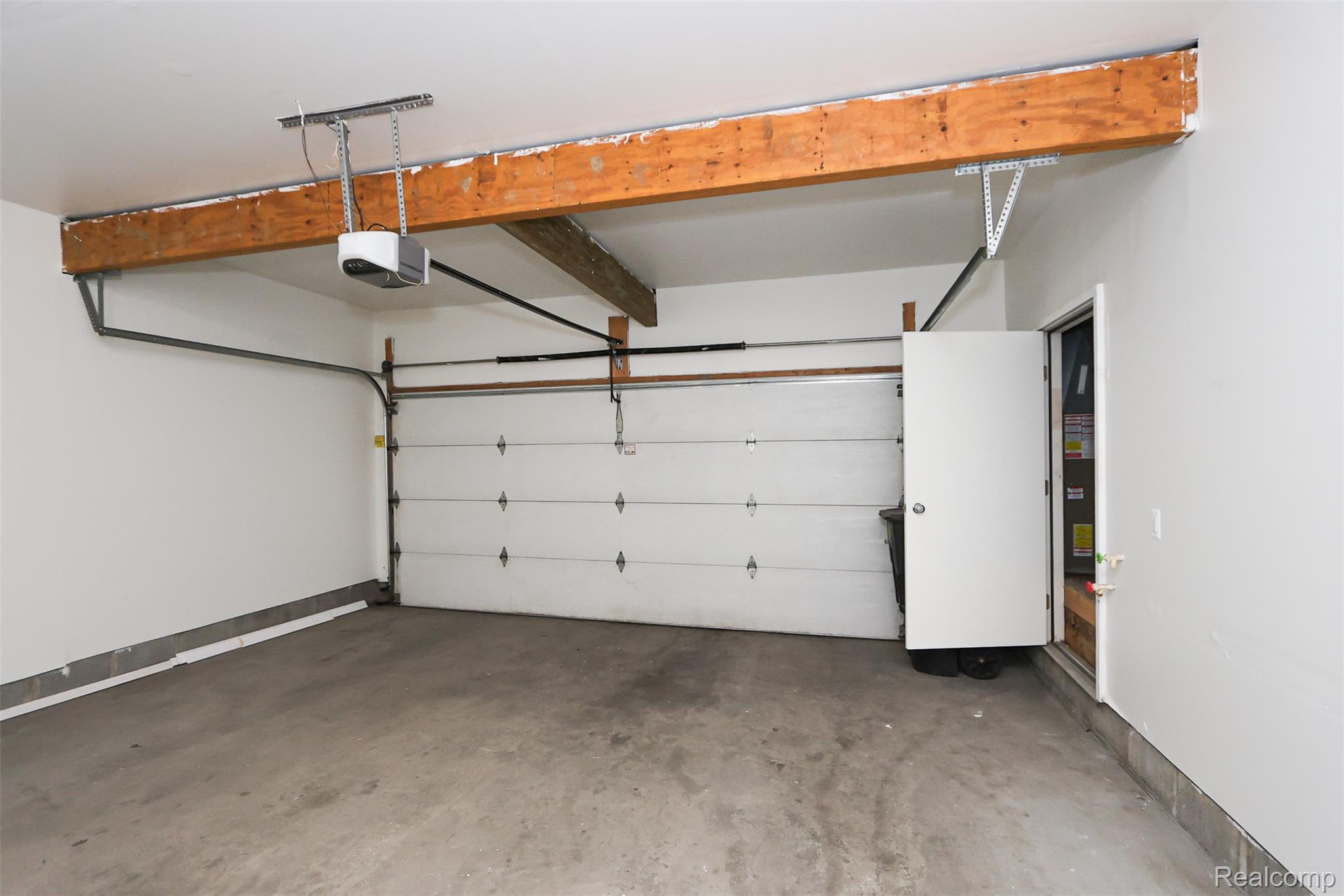 52 W Bethune Street Property Photo 39
