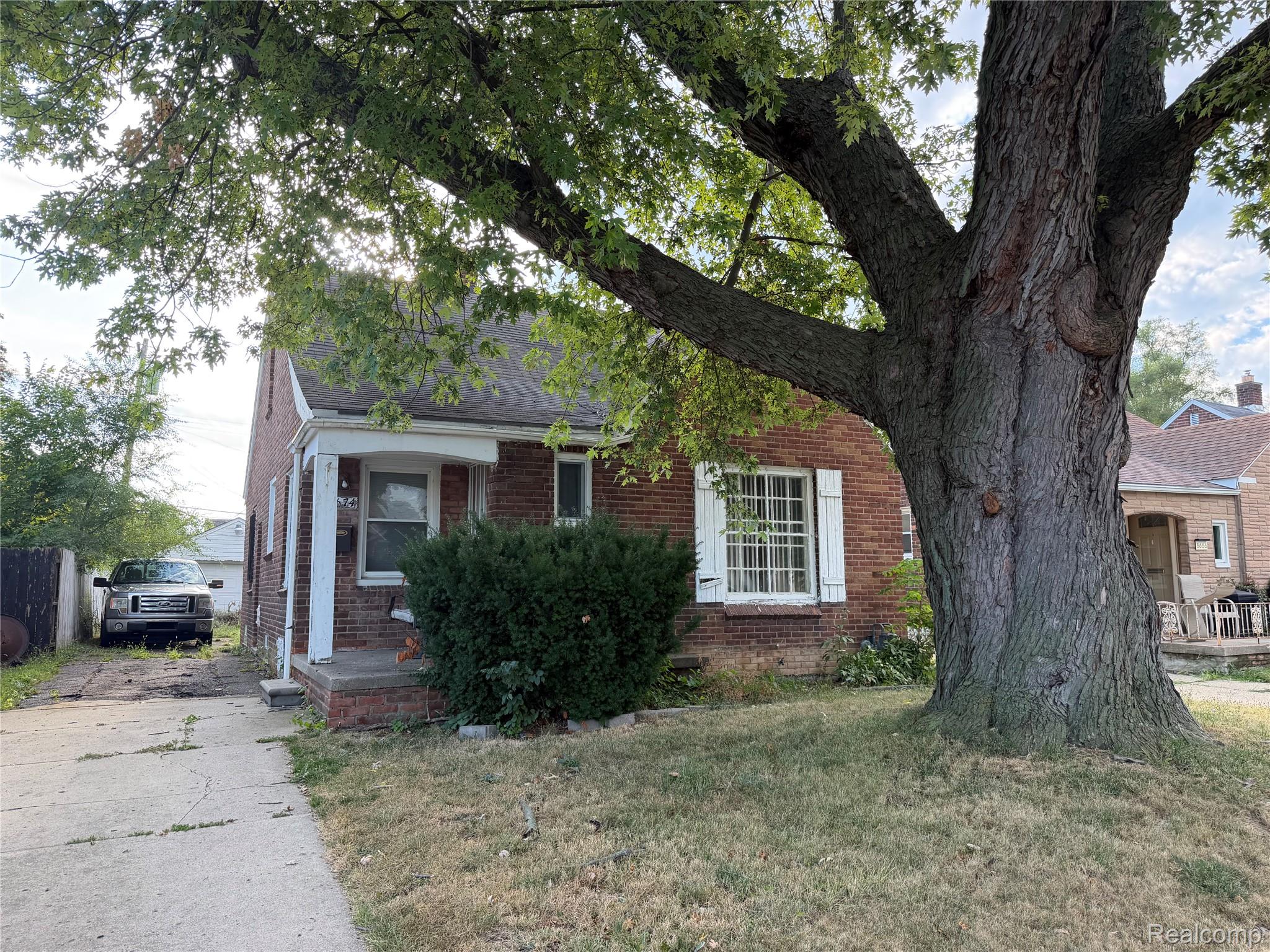 8674 Grandville Avenue Property Photo 1