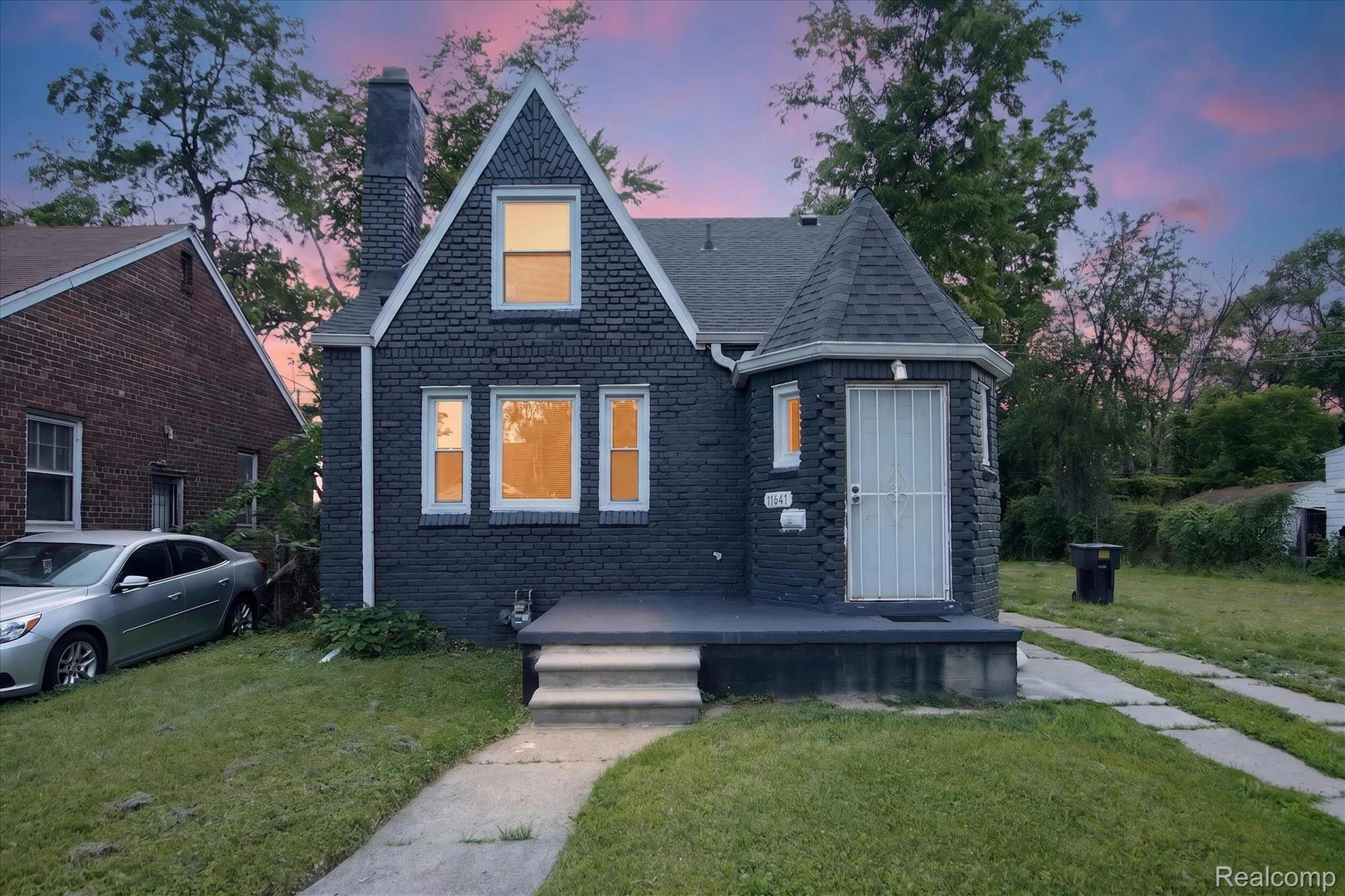 11641 Glastonbury Avenue Property Photo 1