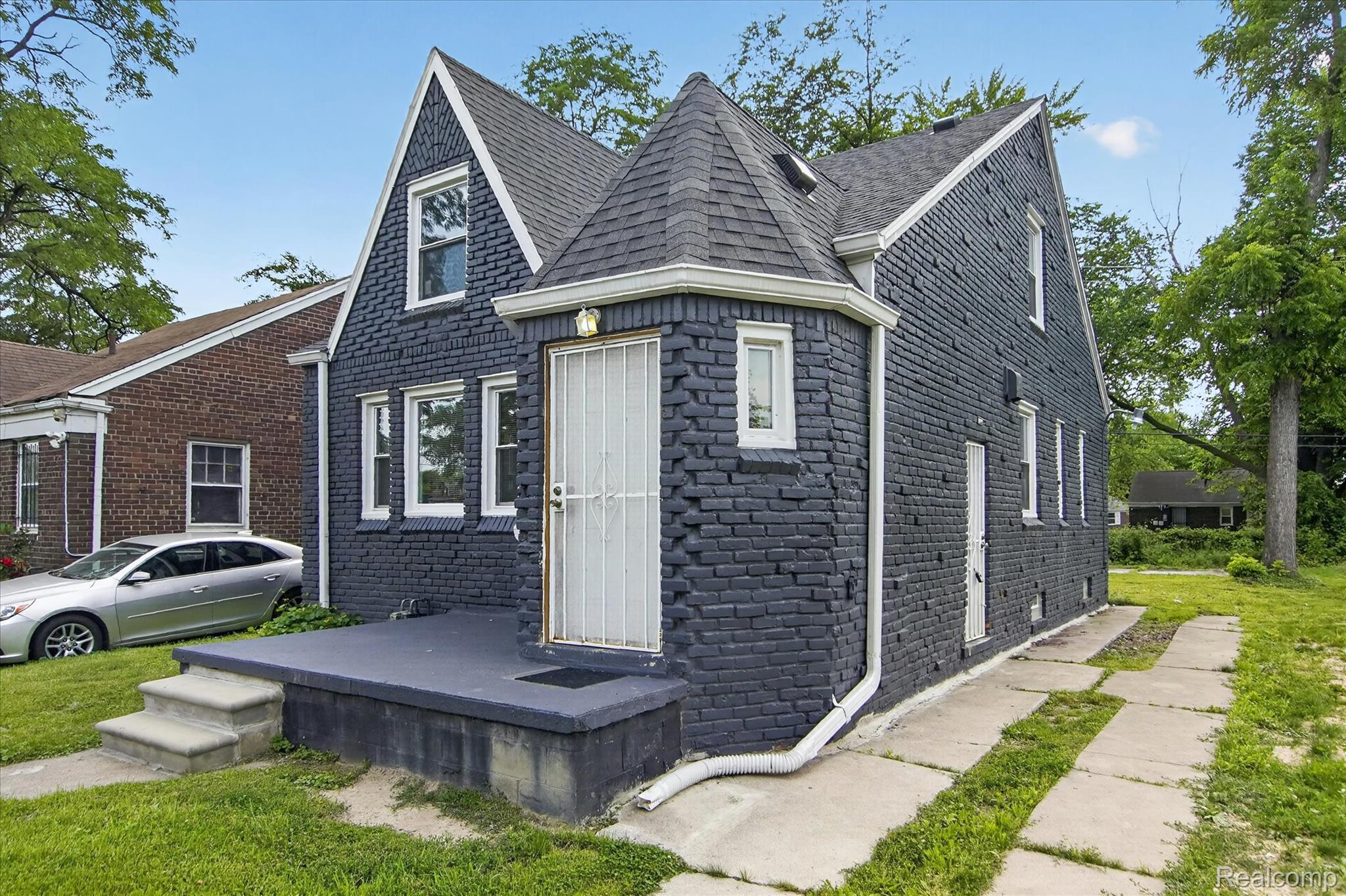 11641 Glastonbury Avenue Property Photo 2