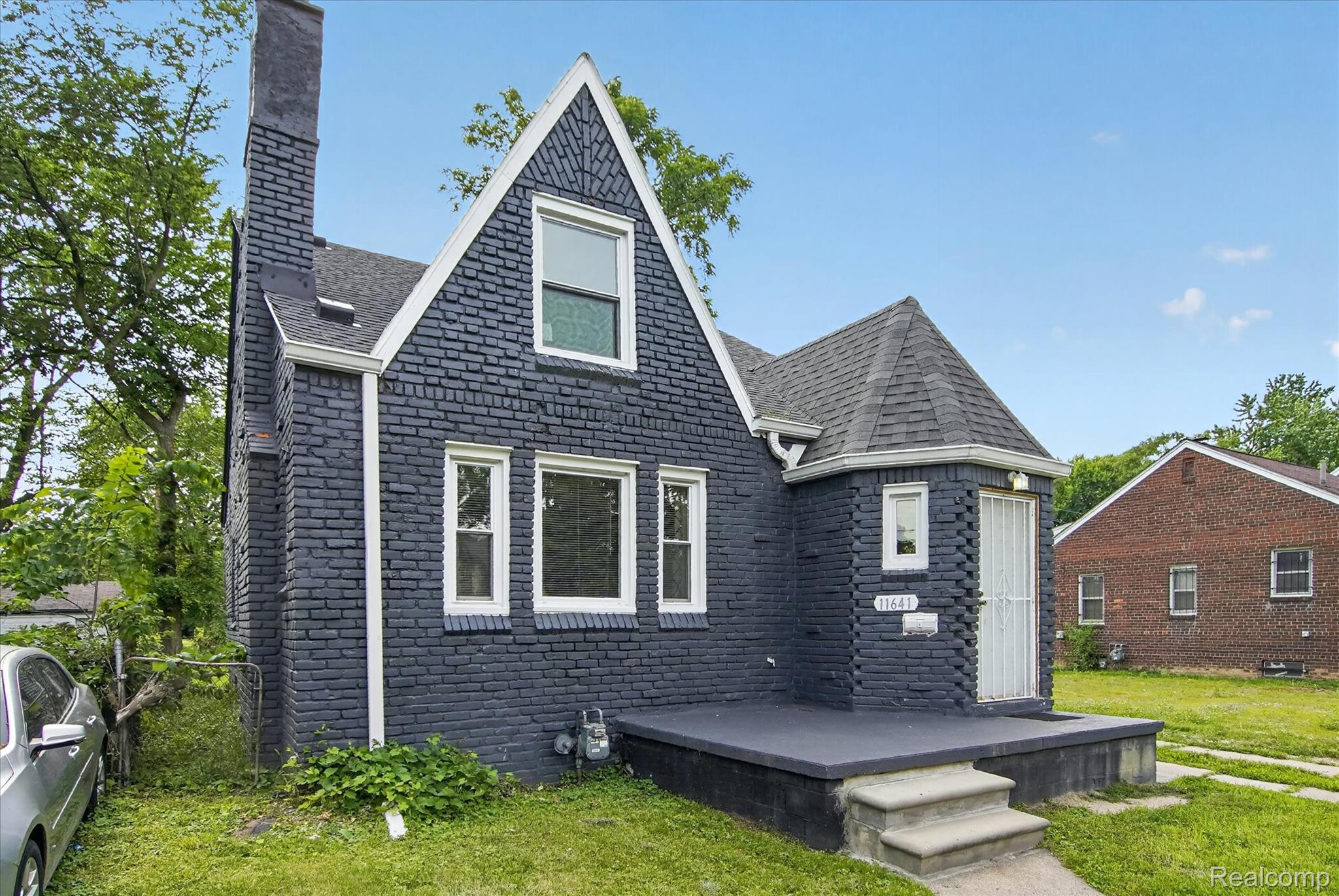 11641 Glastonbury Avenue Property Photo 3