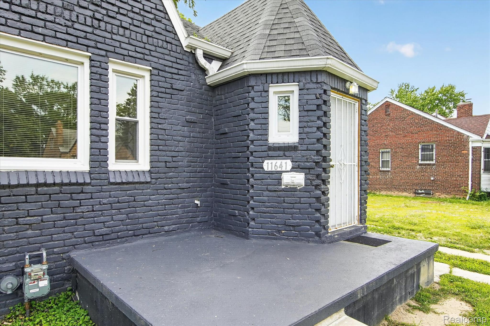 11641 Glastonbury Avenue Property Photo 4