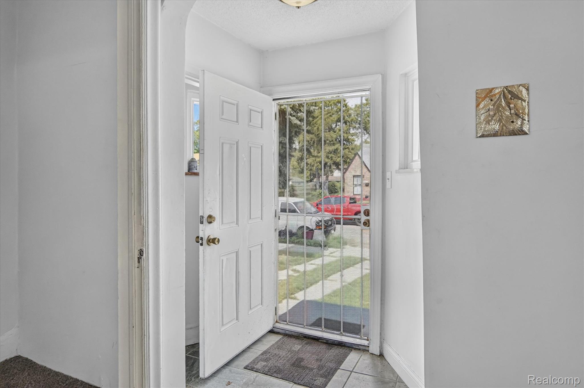 11641 Glastonbury Avenue Property Photo 7