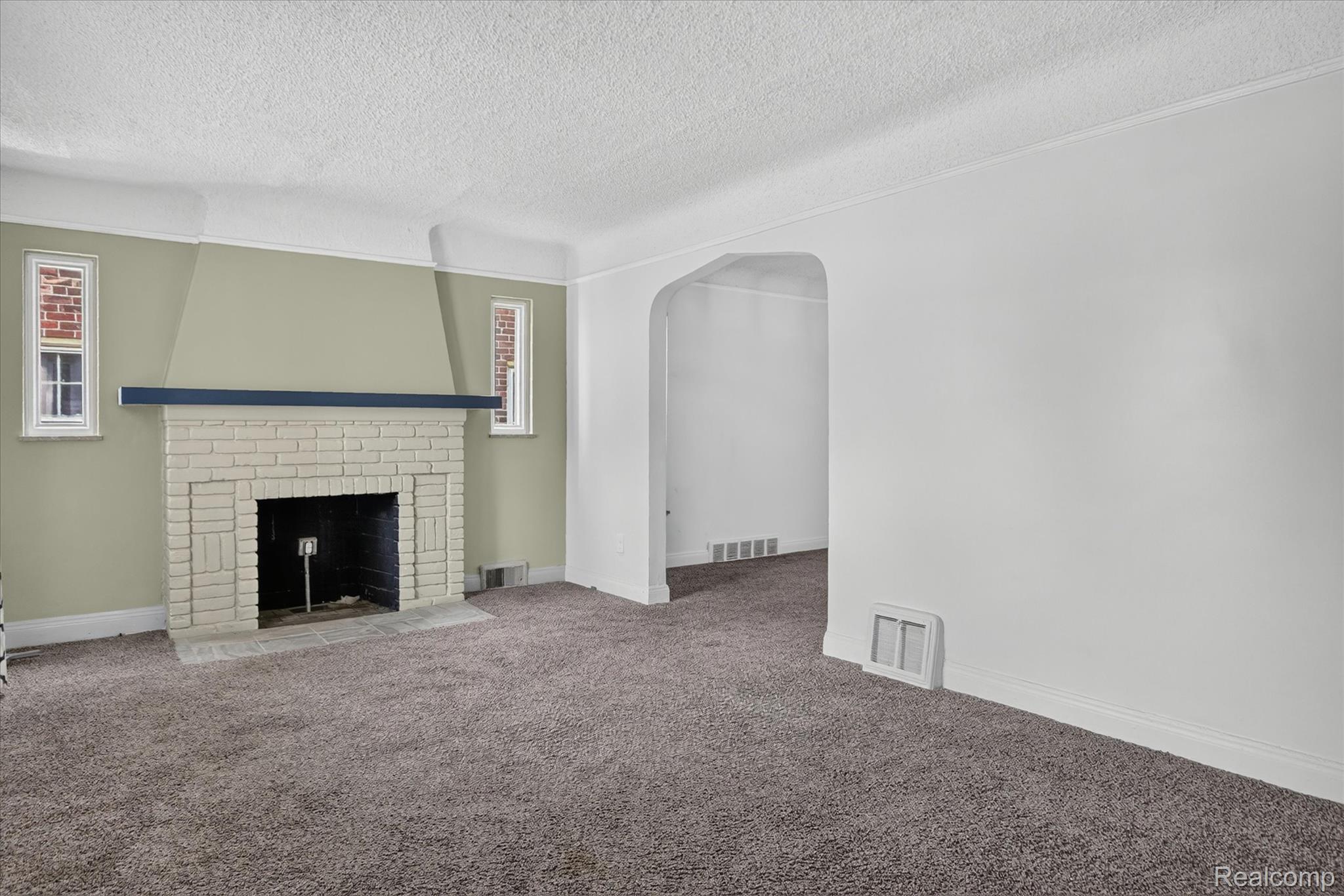 11641 Glastonbury Avenue Property Photo 8