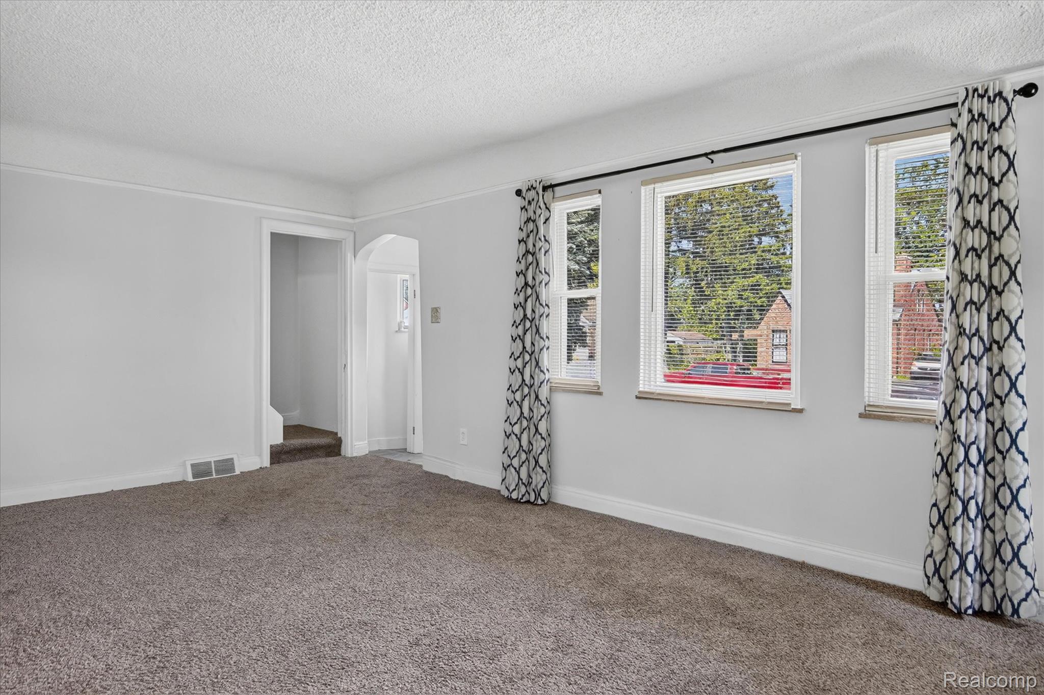 11641 Glastonbury Avenue Property Photo 9