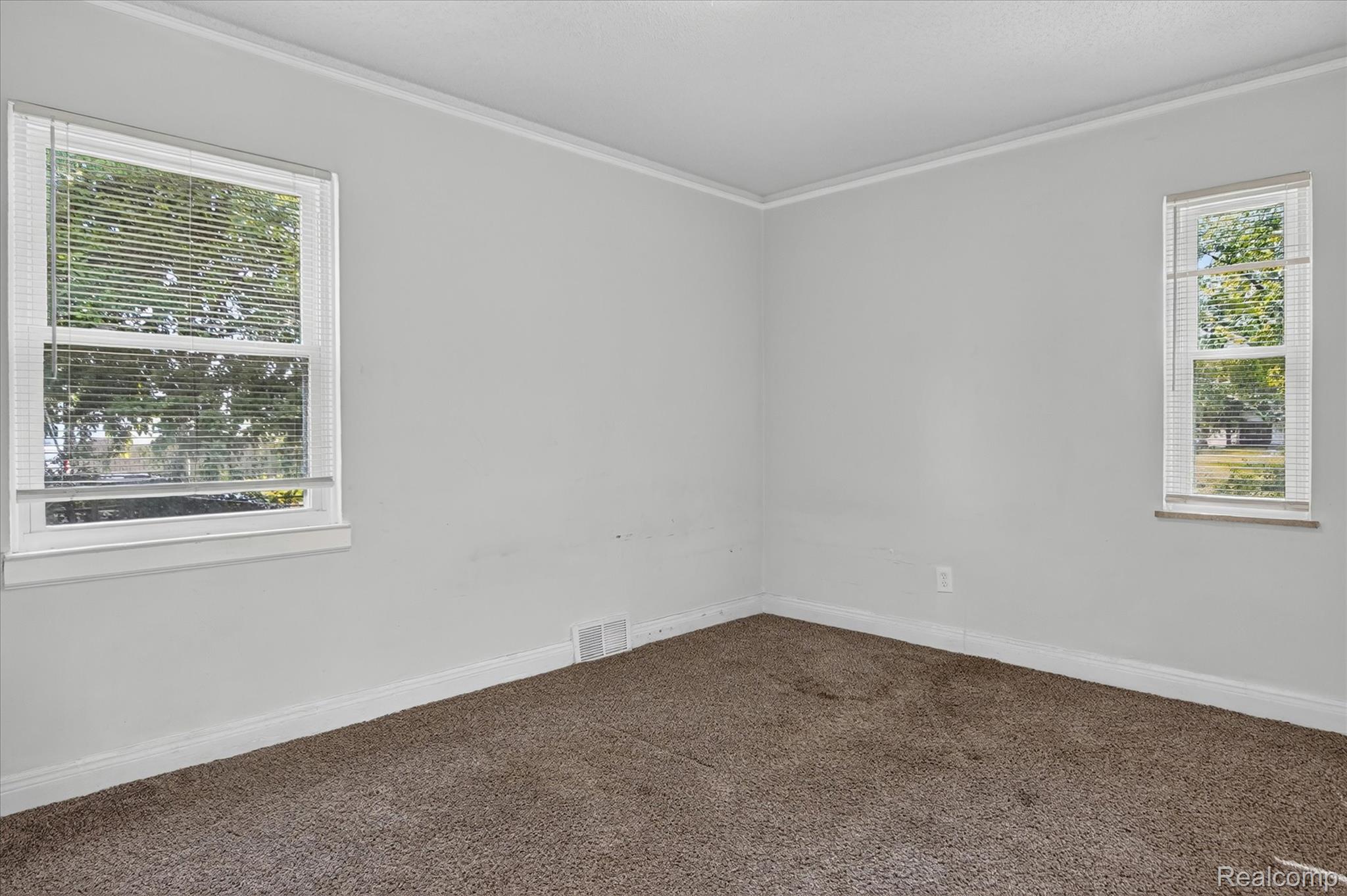 11641 Glastonbury Avenue Property Photo 14