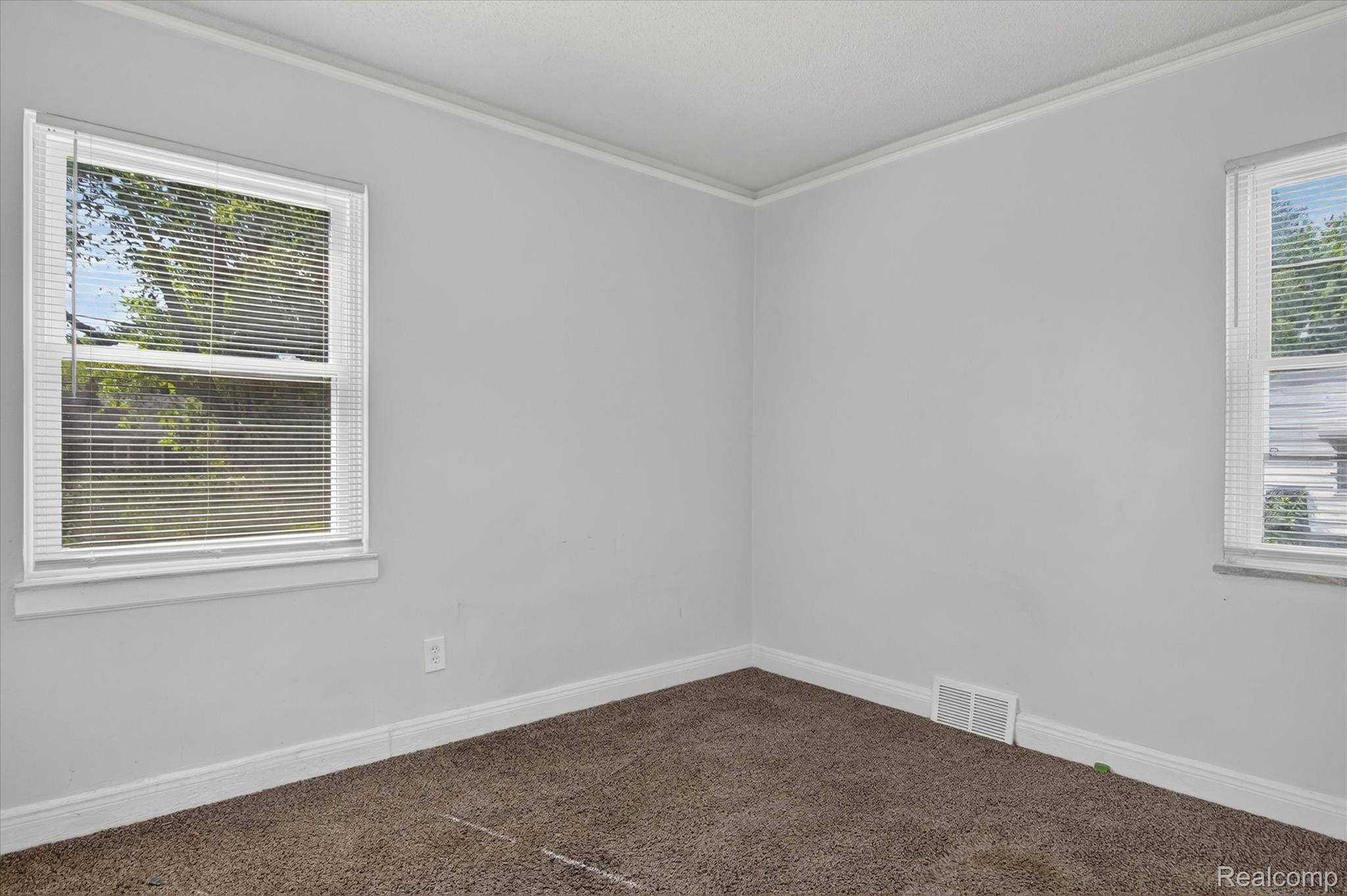 11641 Glastonbury Avenue Property Photo 16