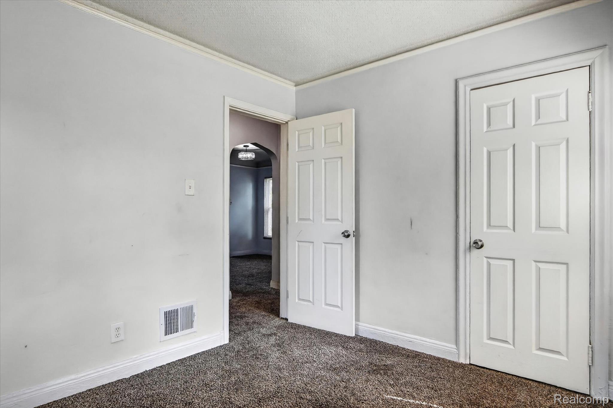 11641 Glastonbury Avenue Property Photo 17