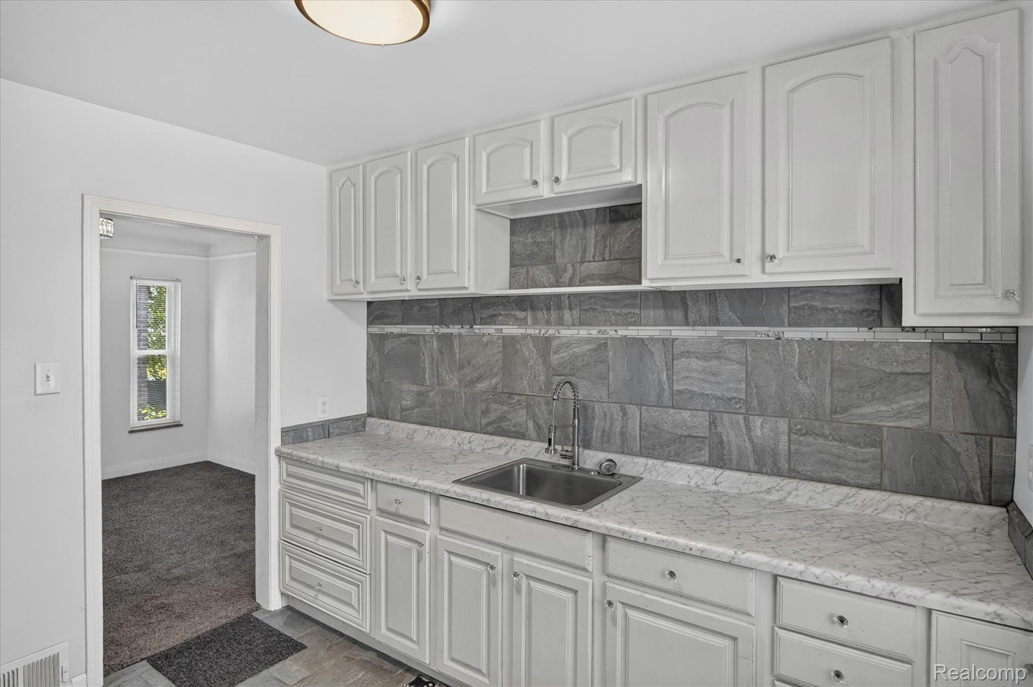 11641 Glastonbury Avenue Property Photo 22