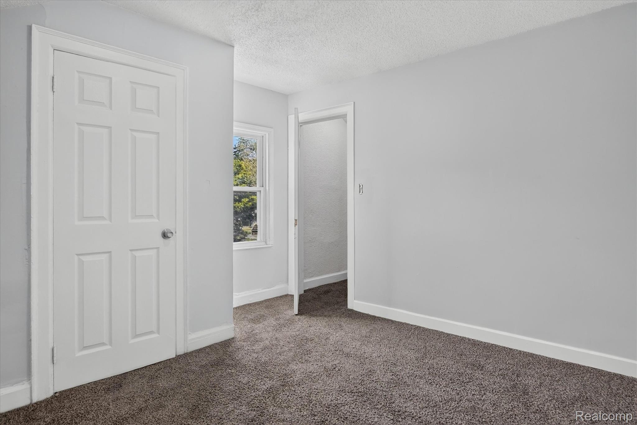 11641 Glastonbury Avenue Property Photo 23
