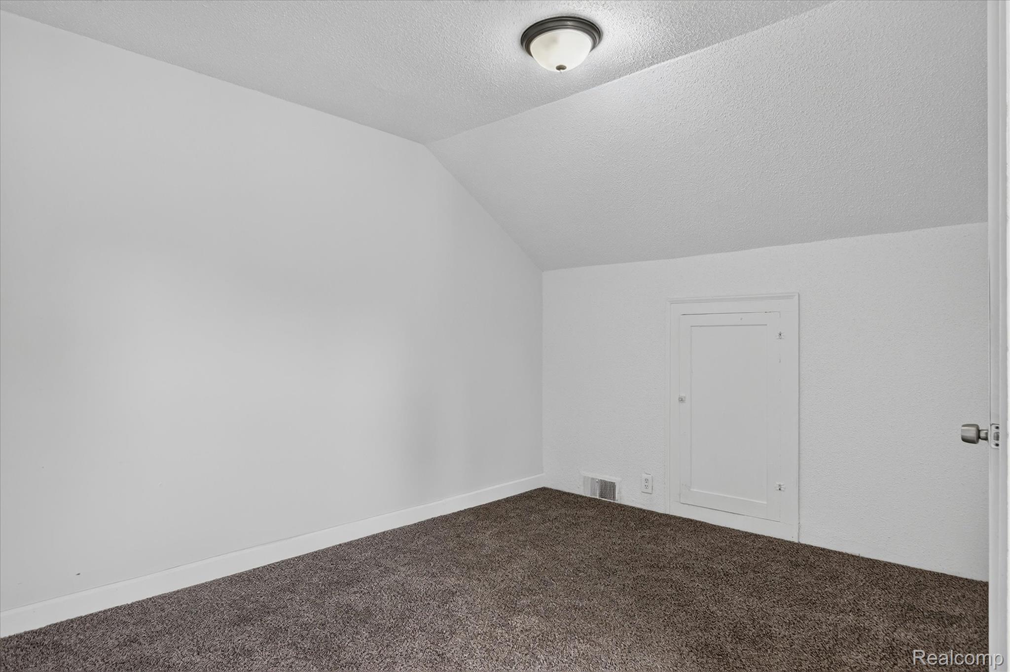 11641 Glastonbury Avenue Property Photo 24